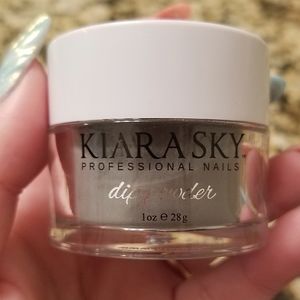 Kiara Sky Glow Powder in "Stormy Weather"